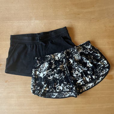 Lot de 2 shorts d'été (noir et blanc)