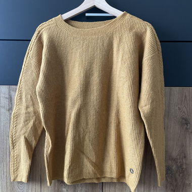 Pull en maille jaune