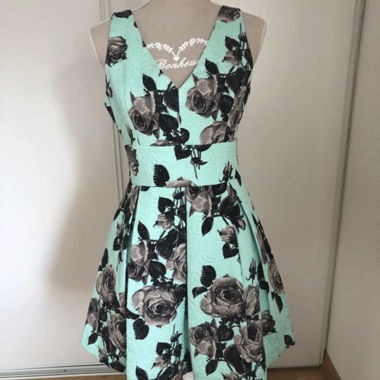 Kleid mit Blumenmuster Topshop
