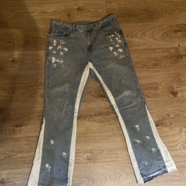 Hellblaue Flared Jeans