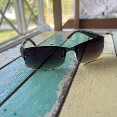 Lunettes de soleil noires / style années 90 /
