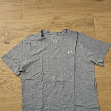 T-shirt Nike grigio scollo a V taglia M