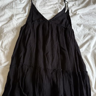 Robe mini noire à bretelles fines