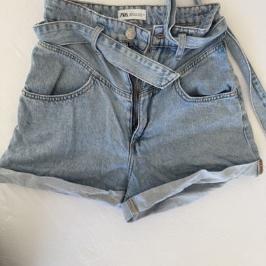 Shorts in jeans Zara con cintura
