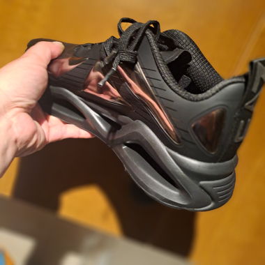 EA7 chaussure t.43 jamais portée 