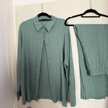 Two-piece set – blouse & trousers in sage green