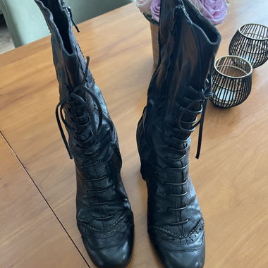 Black Brouges Boots