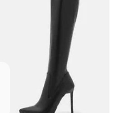 High-heel boots