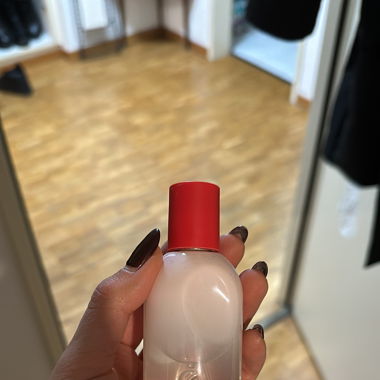 Glossier parfume