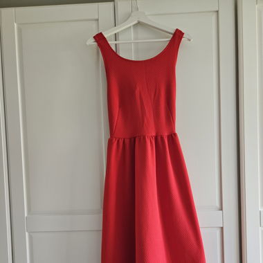 Rotes elegantes Sommerkleid