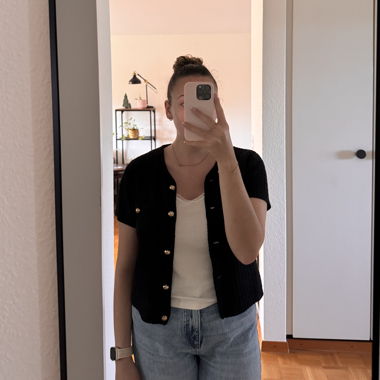 Schwarze Strickjacke