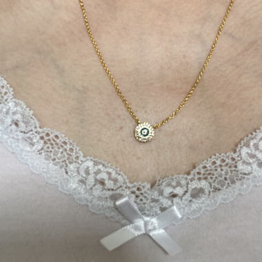 Goldene Halskette mit Anhänger