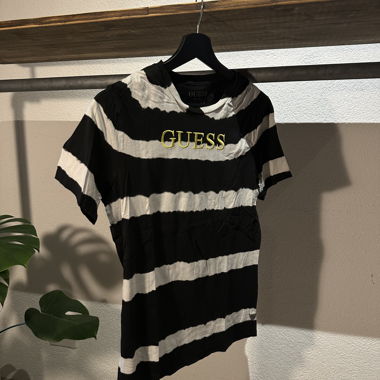 Guess Tshirt