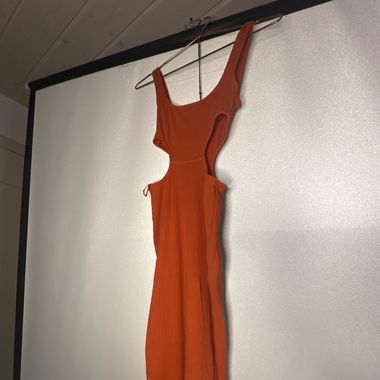 Kleid mit cutouts