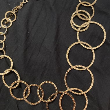 Goldfarbene Gliederkette
