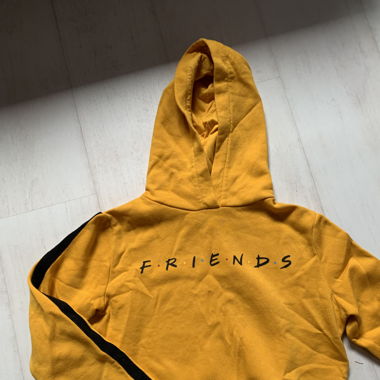 Sweat-shirt friends