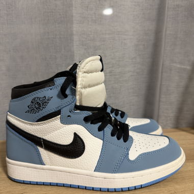 Nike Air Jordan 1 Mid blue white sneakers