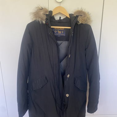 Parka Woolrich con cappuccio e bordatura in pelliccia removibile