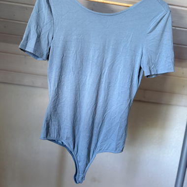 Body blu con scollo rotondo