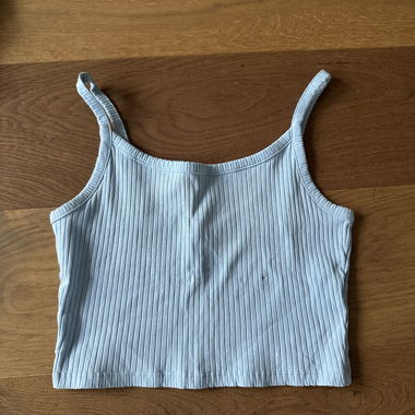 Top corto a coste azzurro chiaro