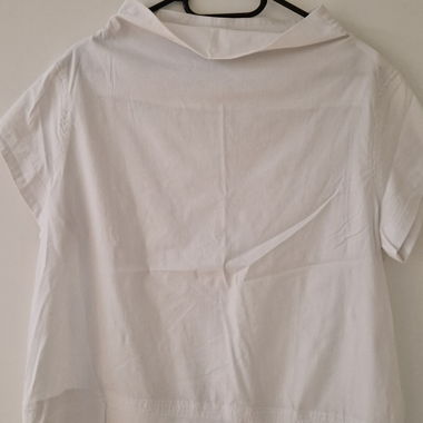 White short-sleeve shirt