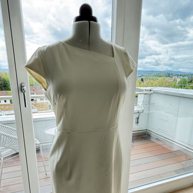 Figurbetontes Kleid offwhite