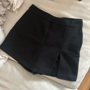 Jupe-short noire / skort, M