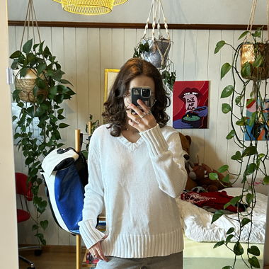 Weisser Strickpulli