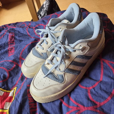 Adidas Sneakers