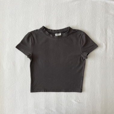 top corto grigio scuro