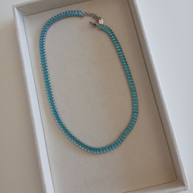 Collana di perline turchesi