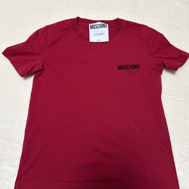 Moschino T-Shirt mit rotem Logo