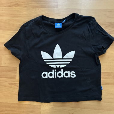T-shirt Adidas da donna crop nero