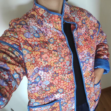 Bunte gfütterte Übergangsjacke