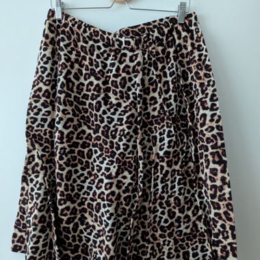 Rock mit Leoprint