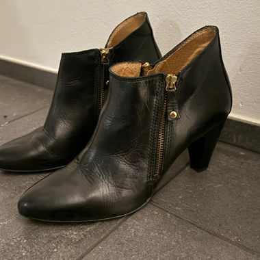 Globus Stiefeletten mit Absatz Gr. 40