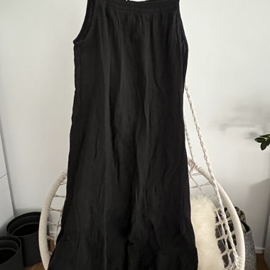 Robe noire en mousseline à bretelles