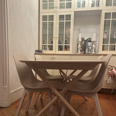 Table salle à manger IKEA DAL SHULT avec Chaises