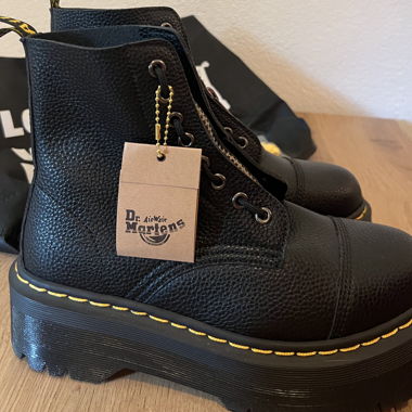 Dr. Martens Schnuerboots