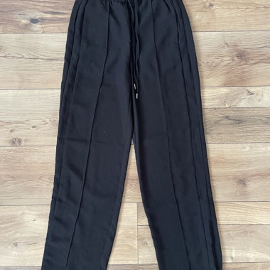 Pantalon noir avec fermeture éclair latérale