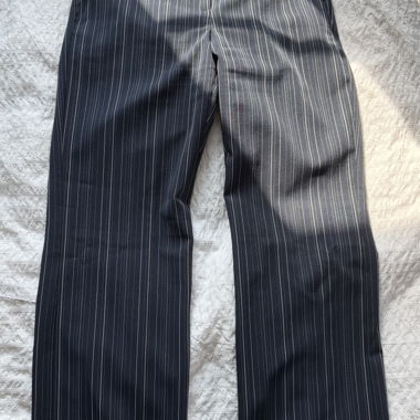 Pantaloni eleganti a righe sottili