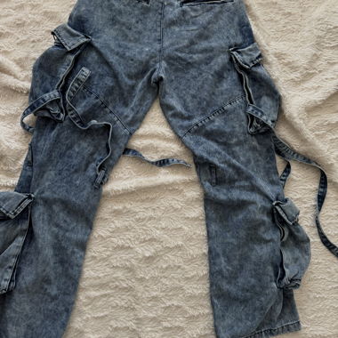Cargo jeans with many pockets