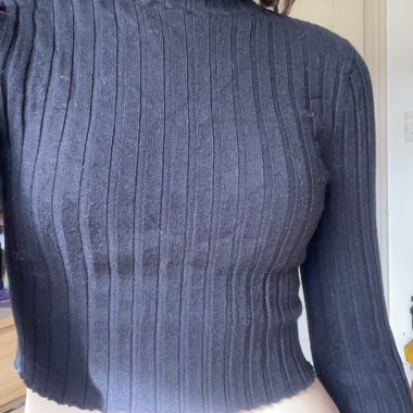 Black ribbed crop top