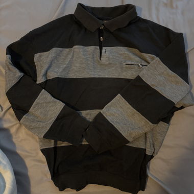 Gestreiftes Langarm-Poloshirt
