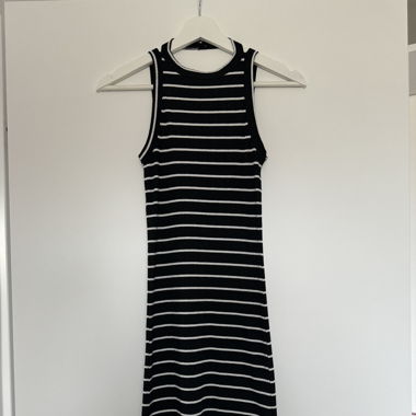 Schwarz weiss gesteiftes midi Sommerkleid