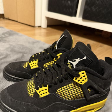 Nike Air Jordan 4 Retro Thunder 