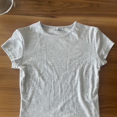 graues Oberteil von Bershka