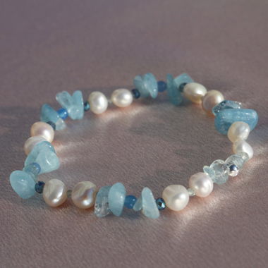 Bracelet made of freshwaterpearls 