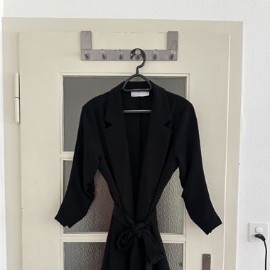 Schwarzer Blazer mit Gurt