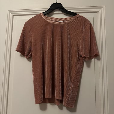 pleated shirt